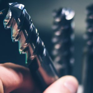 Vantagens e cuidados na compra de artigos em rapel na metalomecânica